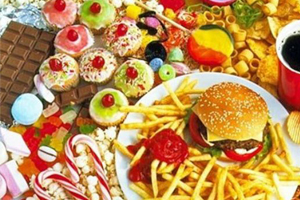 İşlenmiş gıdalar ve fast food depresyon riskini artırıyor
