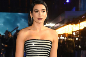 Dua Lipa kafes elbisesiyle kırmızı halıya damga vurdu