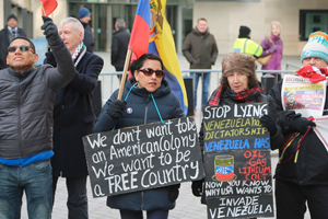 Basının Venezuela haberleri BBC önünde protesto edildi
