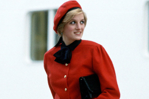 Lady Diana’nin Klasikleşen 3 Kıyafeti 300 Bin Dolara Satıldı!