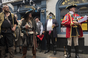 Hasting’i korsanlar istila etti