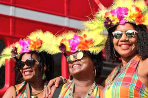 Notting Hill Karnavalına bir milyon kişi katıldı