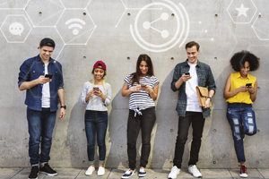 Çağımızın vazgeçilmezi olan cep telefonları pek çok ortopedik hastalığa sebep oluyor