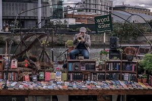 “Yaz Kütüphanesi” suyun üzerinde