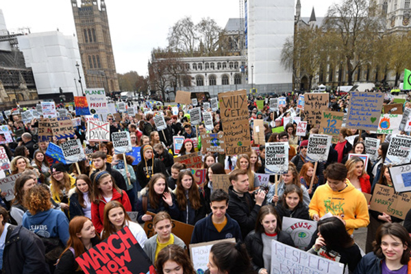 ‘Otomobilsiz günü’nde caddeler yayaların oldu