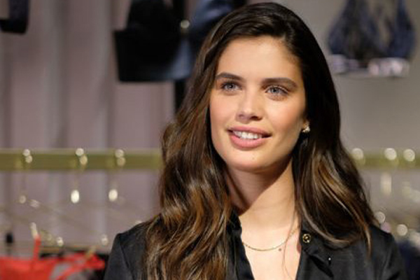 Jameela Jamil ile Sara Sampaio arasında ‘Açlıktan ölen model’ polemiği