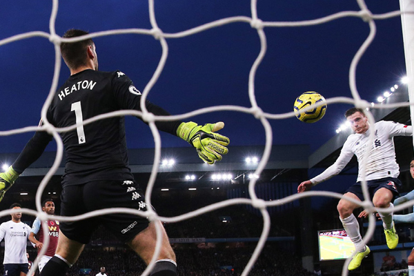 Lider Liverpool uzatmalarda güldü