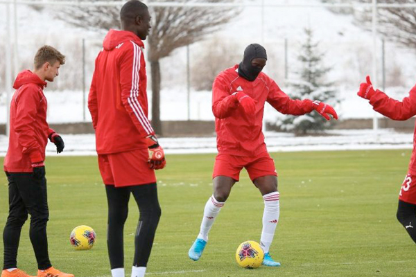 Sivasspor kara rağmen neşeli!