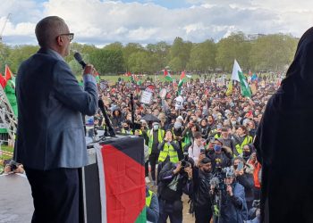 Jeremy Corbyn: “Binlerce insan perişan oldu, enkazlar arasında yaşıyor”