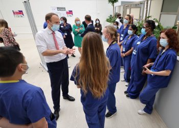 Hancock: “Aşı olanlar  için tatil planı üzerinde çalışıyoruz”