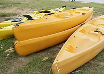 Decathlon, mültecilerin geçişini engellemek için kano satışını durdurdu