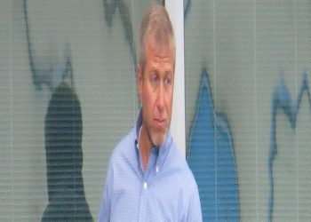 Roman Abramovich, kulübün yönetimini devrettiğini duyurdu