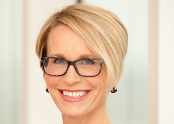 Emma Walmsley’in yıllık geliri 8 milyon sterlini geçti.