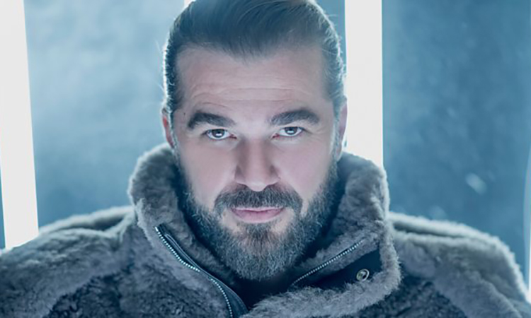 Engin Altan Düzyatan’a Londra’da ‘En İyi Erkek Oyuncu’ ödülü verildi
