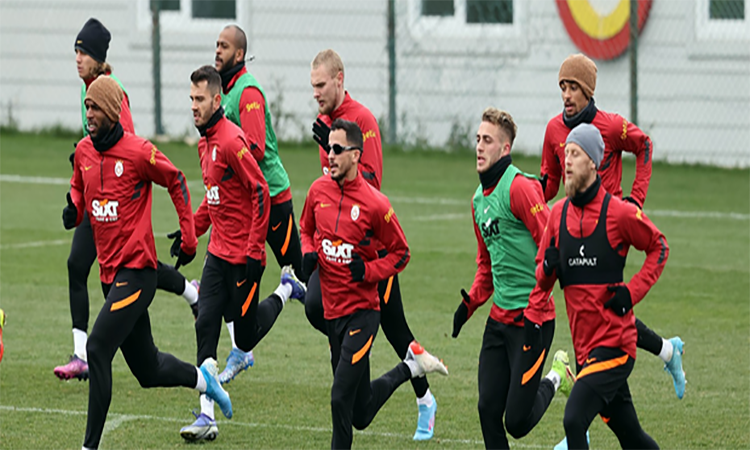 Olimpiu Morutan kadroda, Sofiane Feghouli yer almıyor