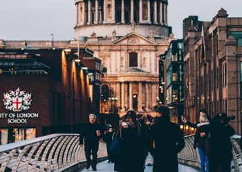 Aileler yaşayacak yer bulma derdinde