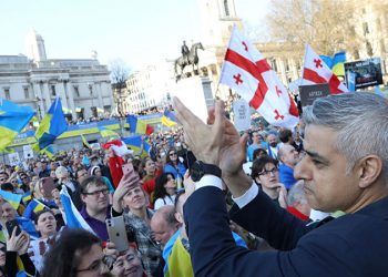 Londra’da binlerce kişi ‘Ukrayna’ya destek gösterisi’ düzenlendi