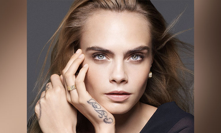 Cara Delevingne Dior için kamera karşısında