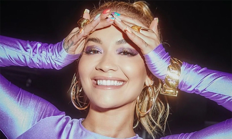 İngiliz şarkıcı Rita Ora, 5 milyon sterlinlik bir anlaşma imzaladı