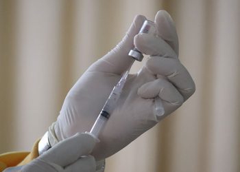 Kanser tedavisinde umut ışığı… Aşının insanlı denemeleri başladı