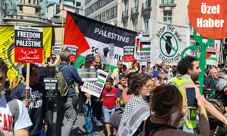 Londra’da düzenlenen protestoya onbinlerce kişi katıldı