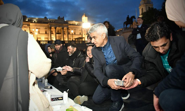 Khan: “Londra’da herhangi bir dine mensup olmakta özgürsünüz”