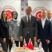 Özer, YLSY bursuyla İngiltere’de eğitim alan ögrencilerle bir araya geldi