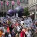 Londra’da binlerce kişi sokağa döküldü, hayat pahalılığını protesto etti