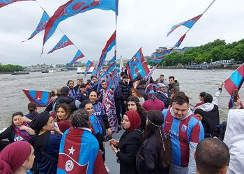 Trabzonspor taraftarları kutlamalara devam ediyor