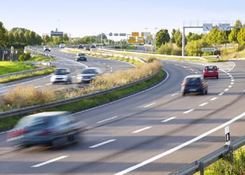 AB tüm otomobillere akıllı hız yardımı teknolojisini şart koşuyor