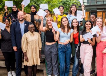 Binlerce kişi kıtalar arası yüzdü, Doğukan KKTC’nin gururu oldu!