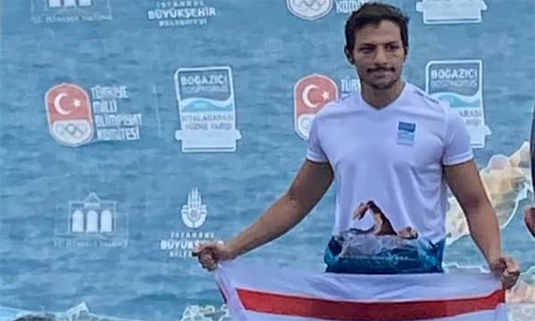 Binlerce kişi kıtalar arası yüzdü, Doğukan KKTC’nin gururu oldu!