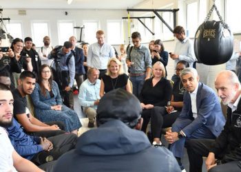 Khan, gençler için ‘şiddetsiz’ yaz sezonuna yatırım yapıyor