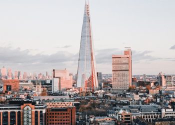 Veri merkezlerinin tükettiği elektrik nedeniyle konut inşa edilemiyor