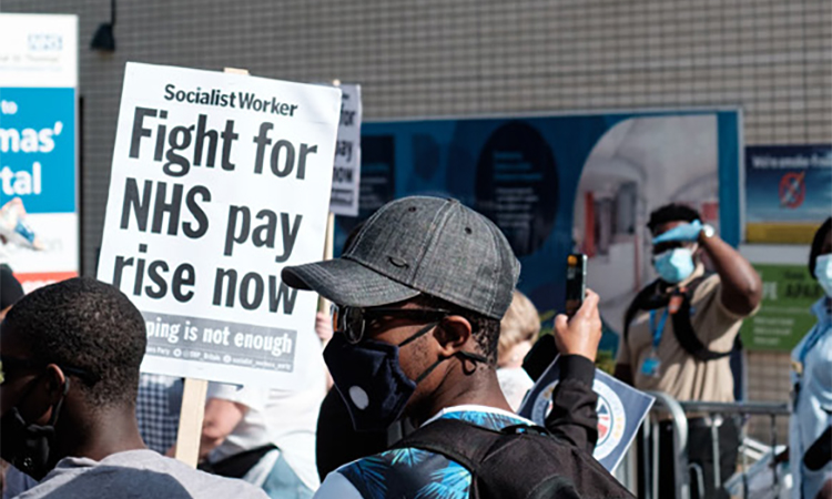 NHS’in sağlık çalışanı açığı büyüyor