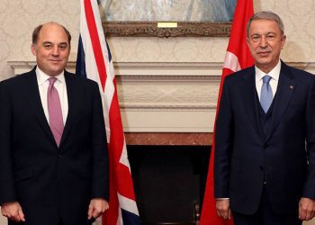 Milli Savunma Bakanı Hulusi Akar İngiltere’de