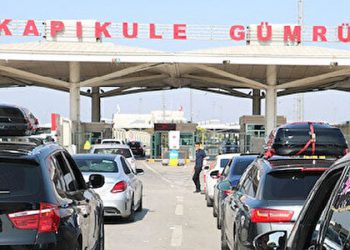 Başbakan Liz Truss, görevde kalmak için çabalıyor