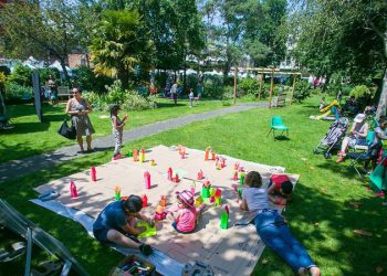 Başbakan Liz Truss, görevde kalmak için çabalıyor