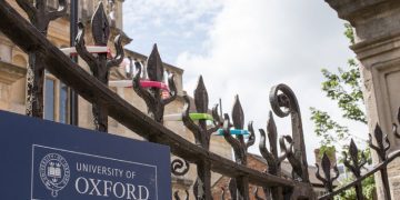 Başbakan Liz Truss, görevde kalmak için çabalıyor