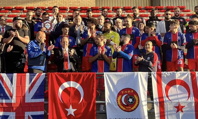 Arsenal Premier Lig’de Liverpool’u yenerek liderliğe yükseldi