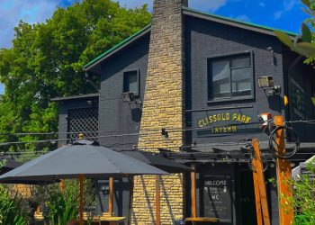 Ersin Tatar, Londra Türk Toplumu Futbol Federasyonu yönetici ve futbolcuları ile buluştu