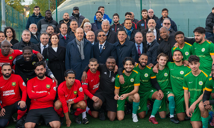 Ersin Tatar, Londra Türk Toplumu Futbol Federasyonu yönetici ve futbolcuları ile buluştu