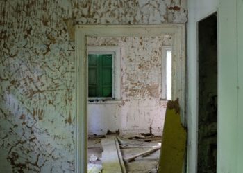 Lionel Messi imzayı atıyor