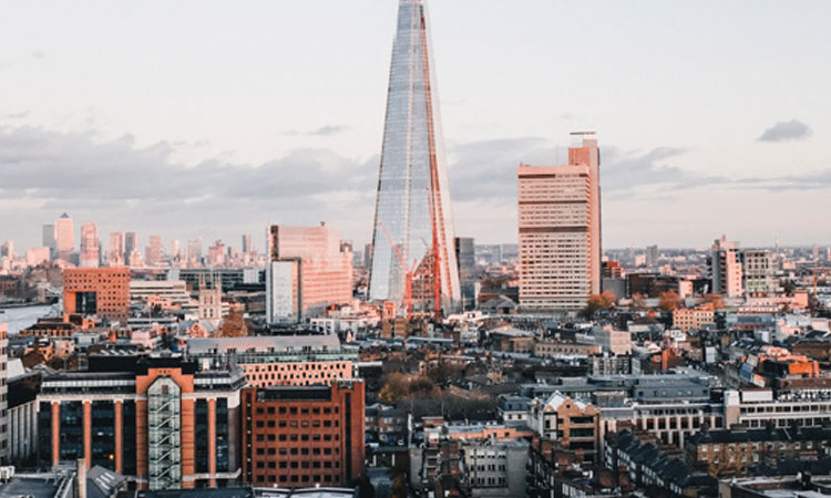 unsplash.com Aaron Gilmore