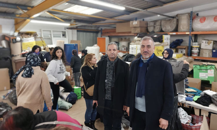 Enfield Belediye Meclis Üyeleri Cllr.Mustafa Çetinkaya ve Cllr. Sabri Özaydın Kuzey Londra’da bulunan deprem yardım toplama merkezlerini gezdiler.