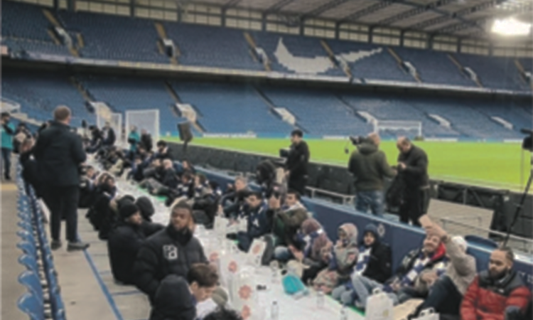 Stamford Bridge Stadı’nda toplu iftar yemeği düzenlendi