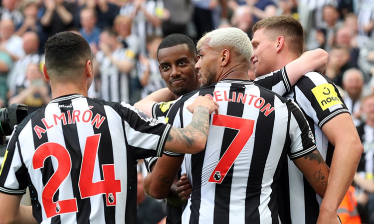 Newcastle beş golle açılış yaptı