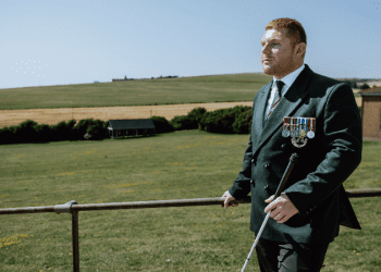 Savaşta gözlerini kaybeden gazi, yardım için dağlara tırmanacak