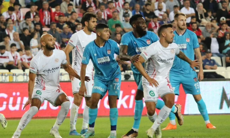 Antalya’da karşılıklı goller geldi