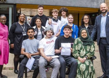 Hackney okullarındaki sınav sonuçları ortalamanın üzerinde